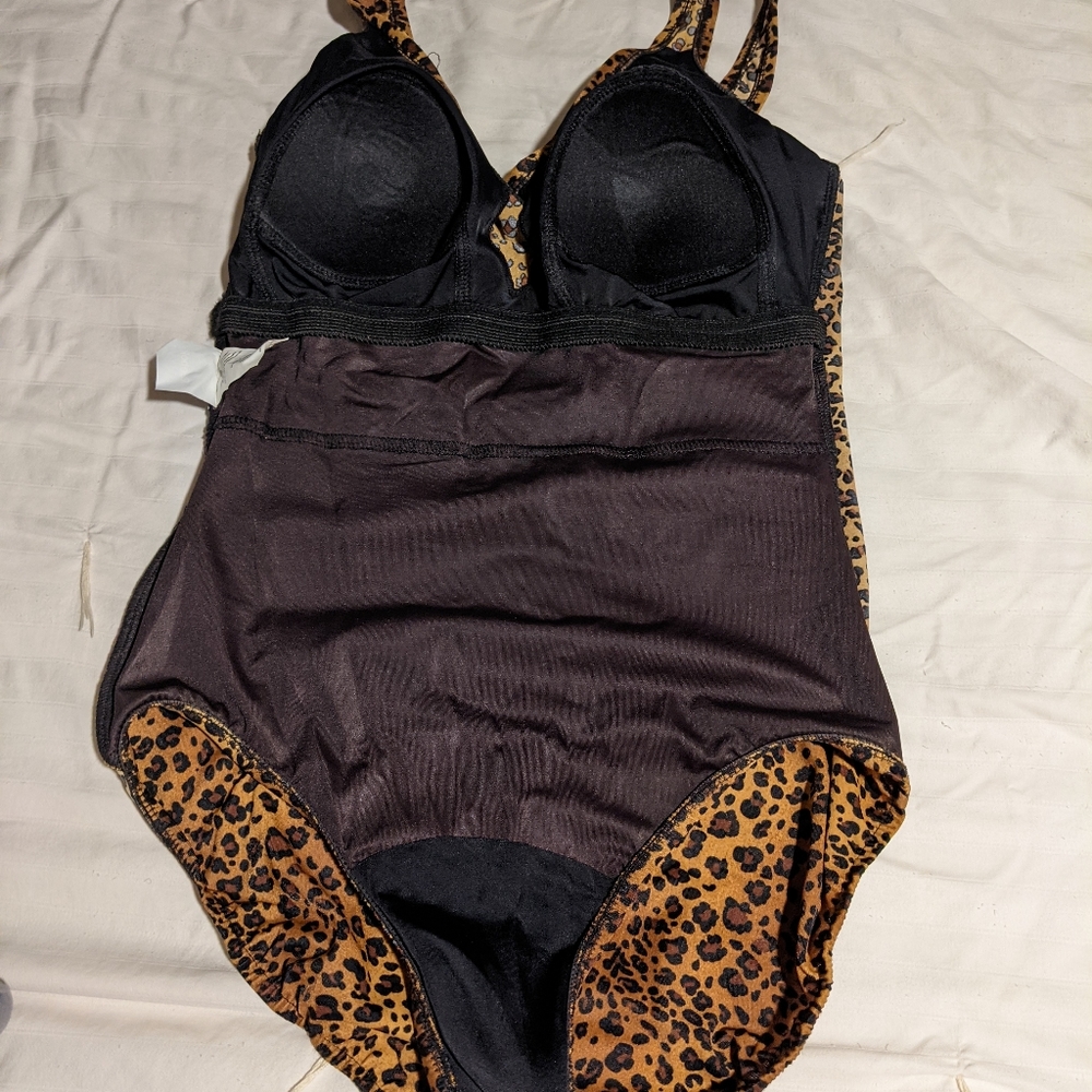 Leopard print one piece swimsuit - Picture 7 of 9